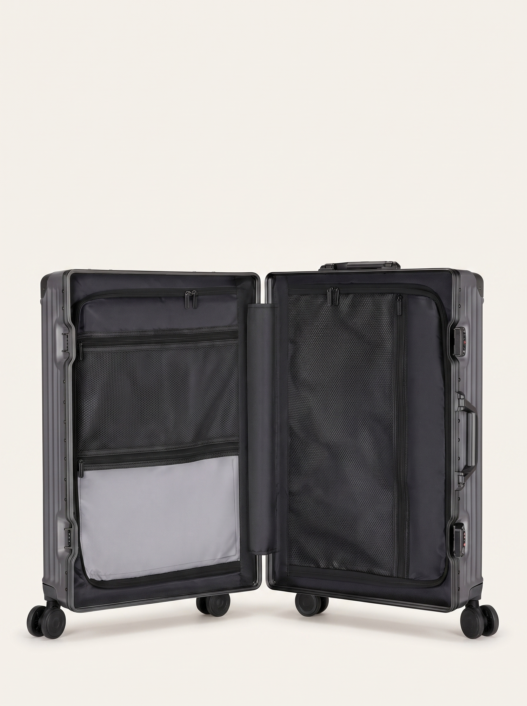 TRACE Monolith Black 開き